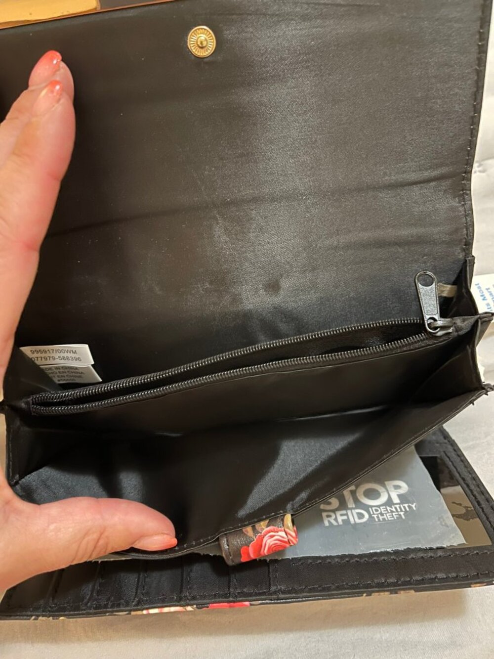 NWT Time & Tru Piper Clutch Wallet | Black Rose Floral | RFID Protection - Picture 7 of 7